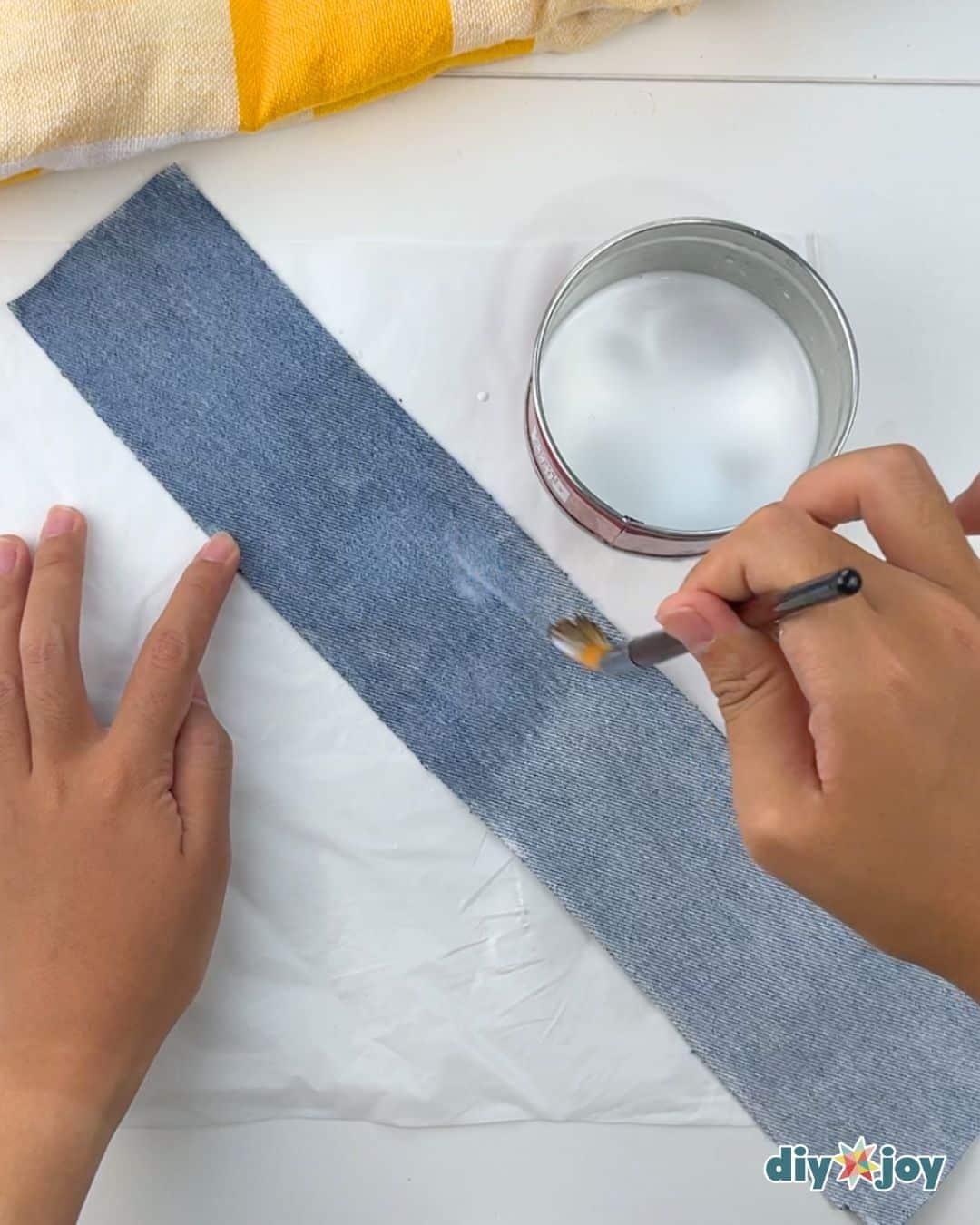 Denim Flowers From Old Jeans — how to stiffen fabric