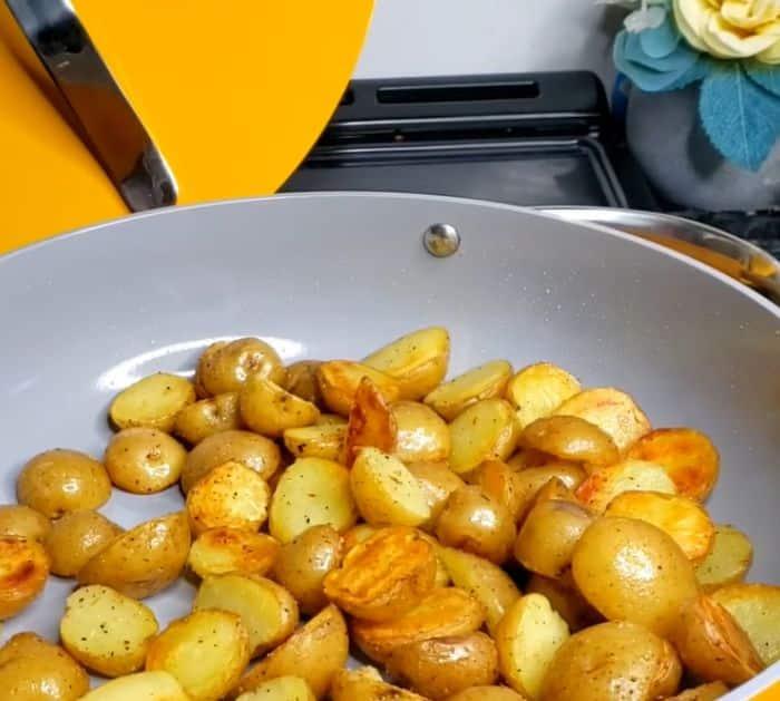 Easy Garlic Butter Steak Bites and Crispy Potatoes