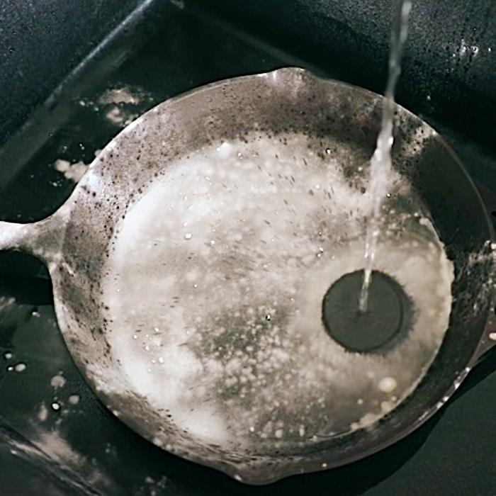 How To Restore Cast Iron - Easy way To Clean cast Iron - How To Cure Cast Iron
