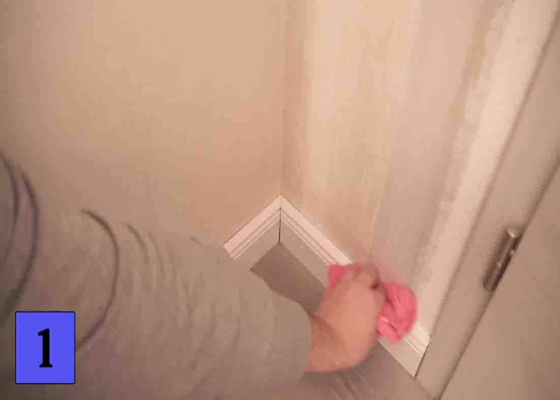 Cleaning the baseboard with fabric softener