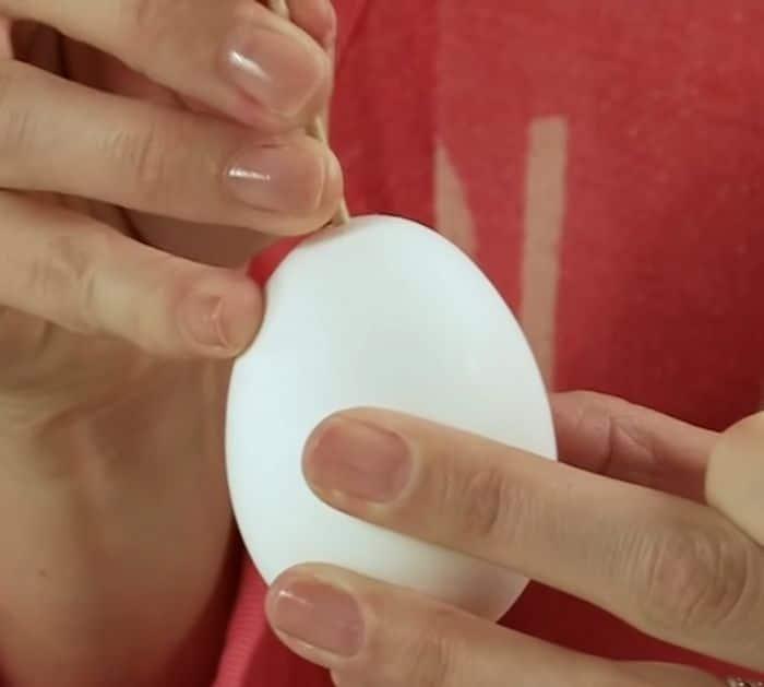 Easiest Way To Remove An Egg From A Shell