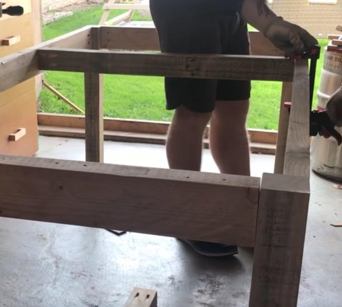 Make a DIY table out of recycled upcycled pallets
