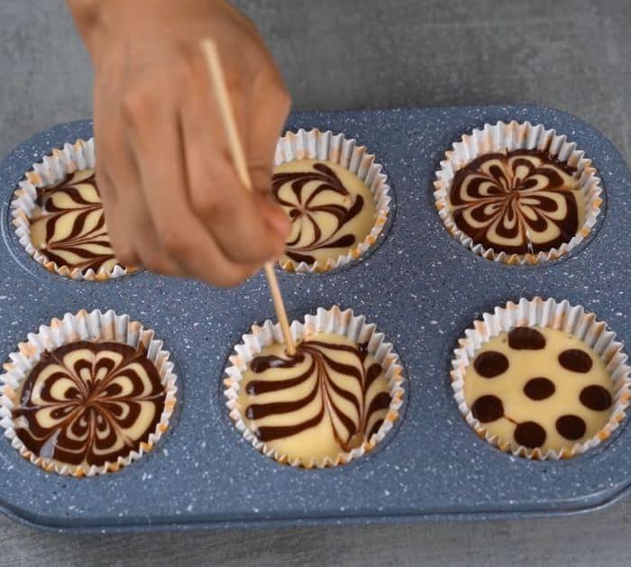 Soft and Fluffy Marble Cupcakes Recipe Instructions