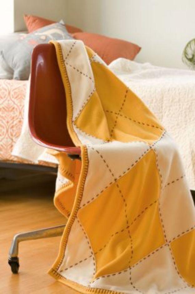 Argyle Fleece Throw, a diy throw blanket, simple enough for a first try and a satisfying finish for not much work