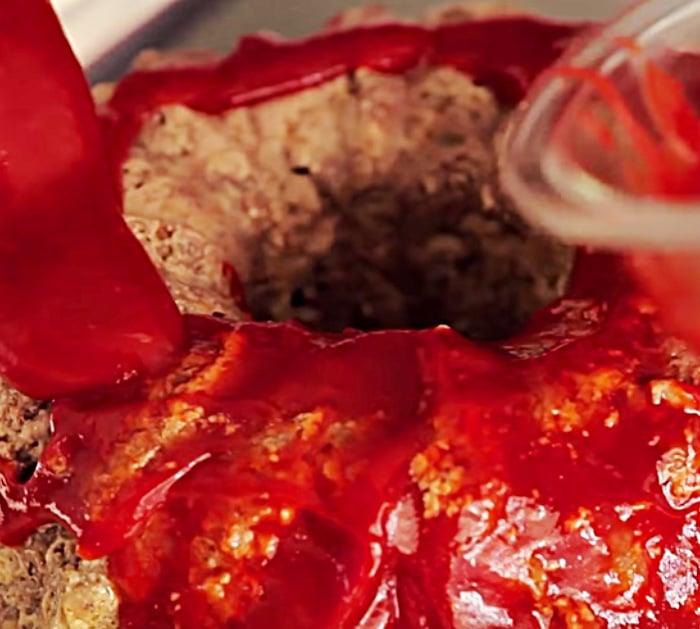 Learn to make a Holiday Meat Loaf Wreath with a Bundt Pan Recipe