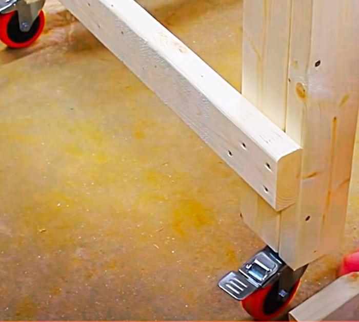 One hour work bench with wheels