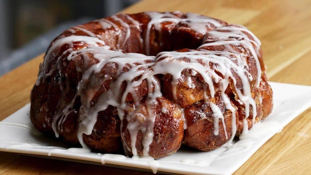 Cinnamon Roll Pull-Apart Monkey Bread