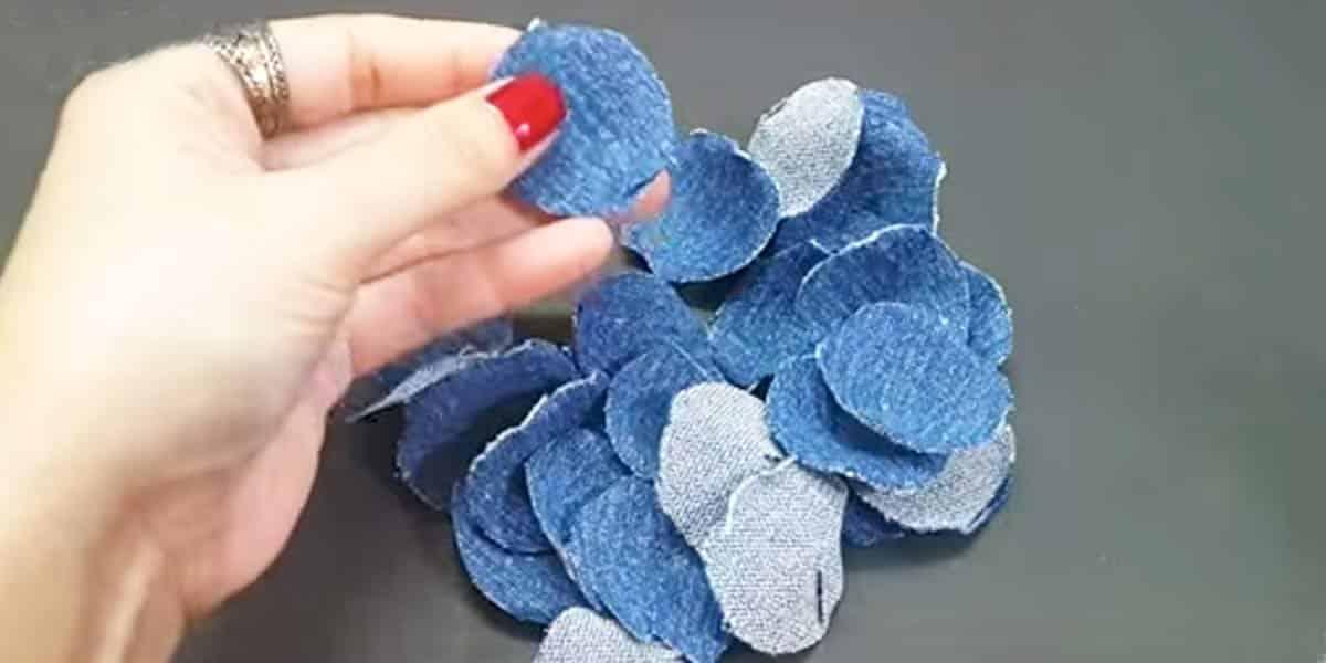 Circles Cut From Old Jeans Can Be Made Into Denim Flowers