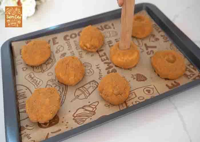 Making the cheesecake cookies