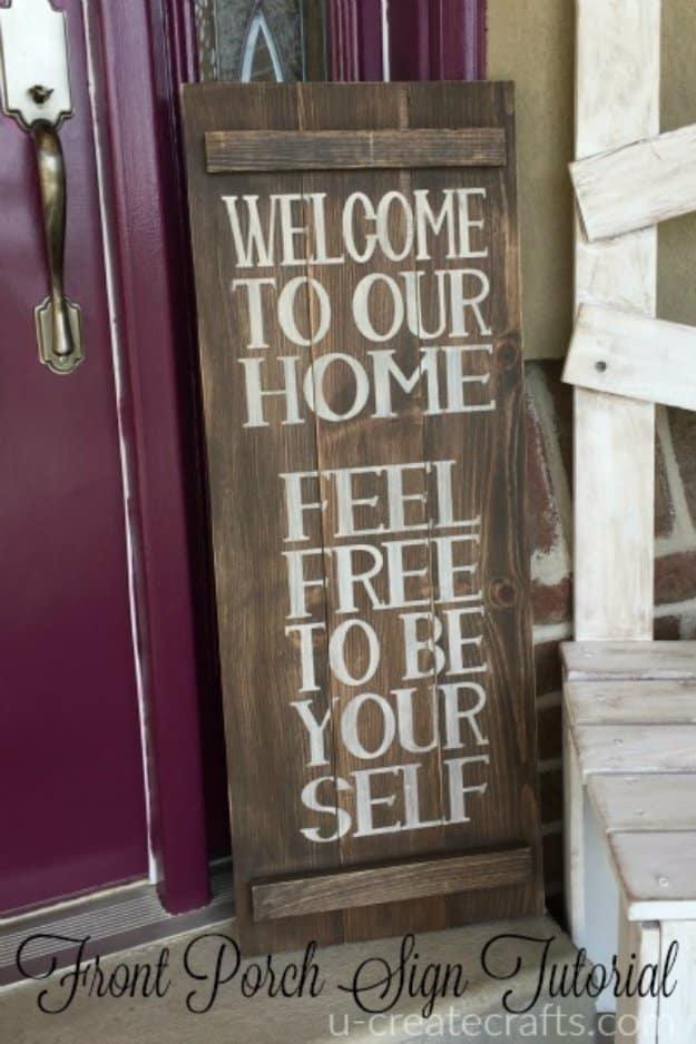 DIY Pallet Welcome Sign, a thoughtful handmade gift idea and an easy pallet project anyone can build