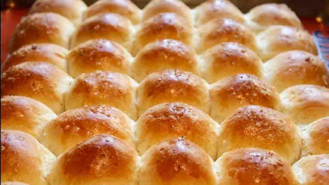 Rosemary and Honey Pull-Apart Dinner Rolls