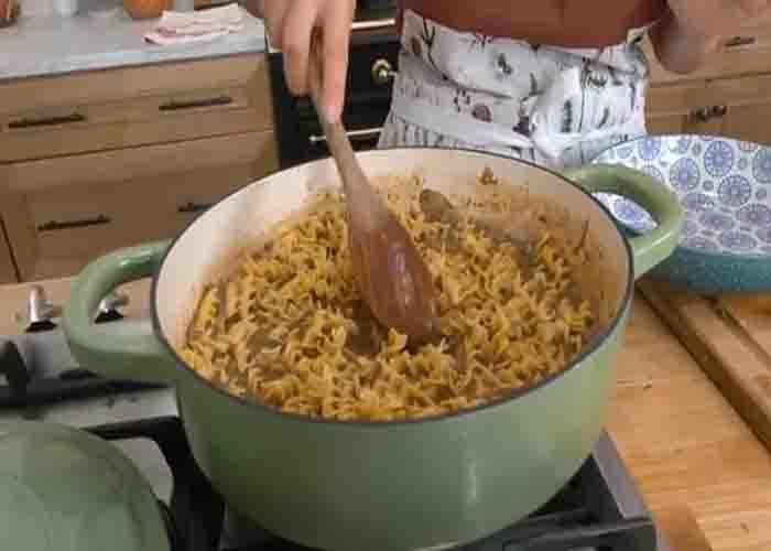 Cooking the beef stroganoff in one pot