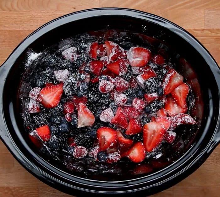 Easy Slow Cooker Berry Cobbler Ingredients