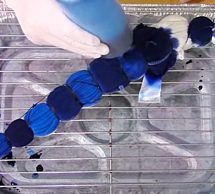 Make a new tie dye using water droplets