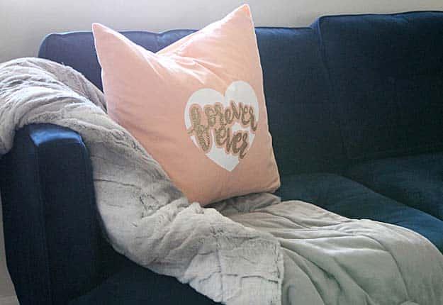 Cheap DIY Sewing Projects for the Home - Easy DIY Pillow Sewing Tutorial - DIY Projects & Crafts by Sueeye #diy #quickcrafts #crafts #easycraftss