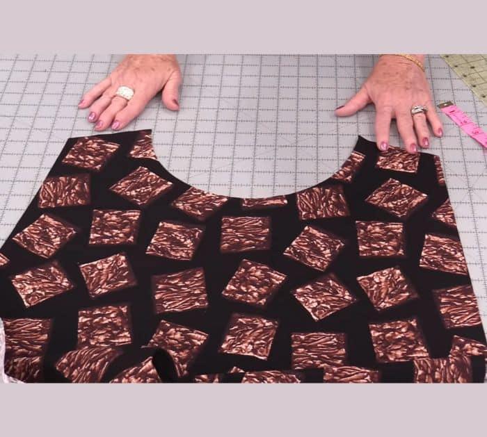 Full Reversible Apron with Pockets Tutorial