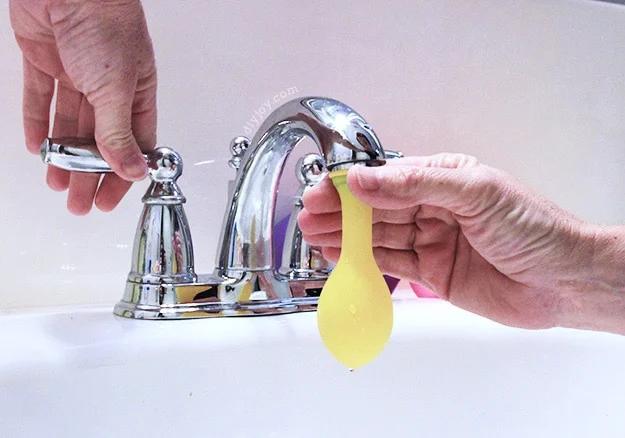 Easy DIY Party Decorations - Ideas for Party Drinks - DIY Frozen Water Balloon Ice Bucket - DIY Projects & Crafts by Sueeye at