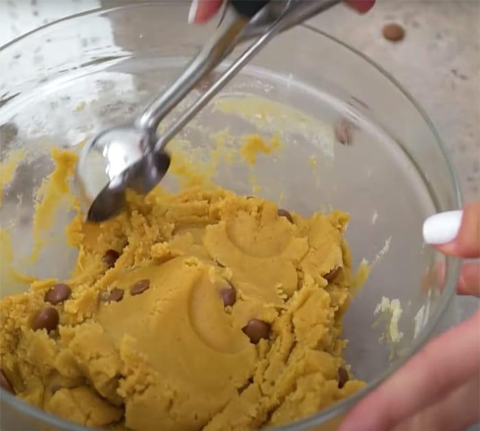 how to make air fryer peanut butter cookies