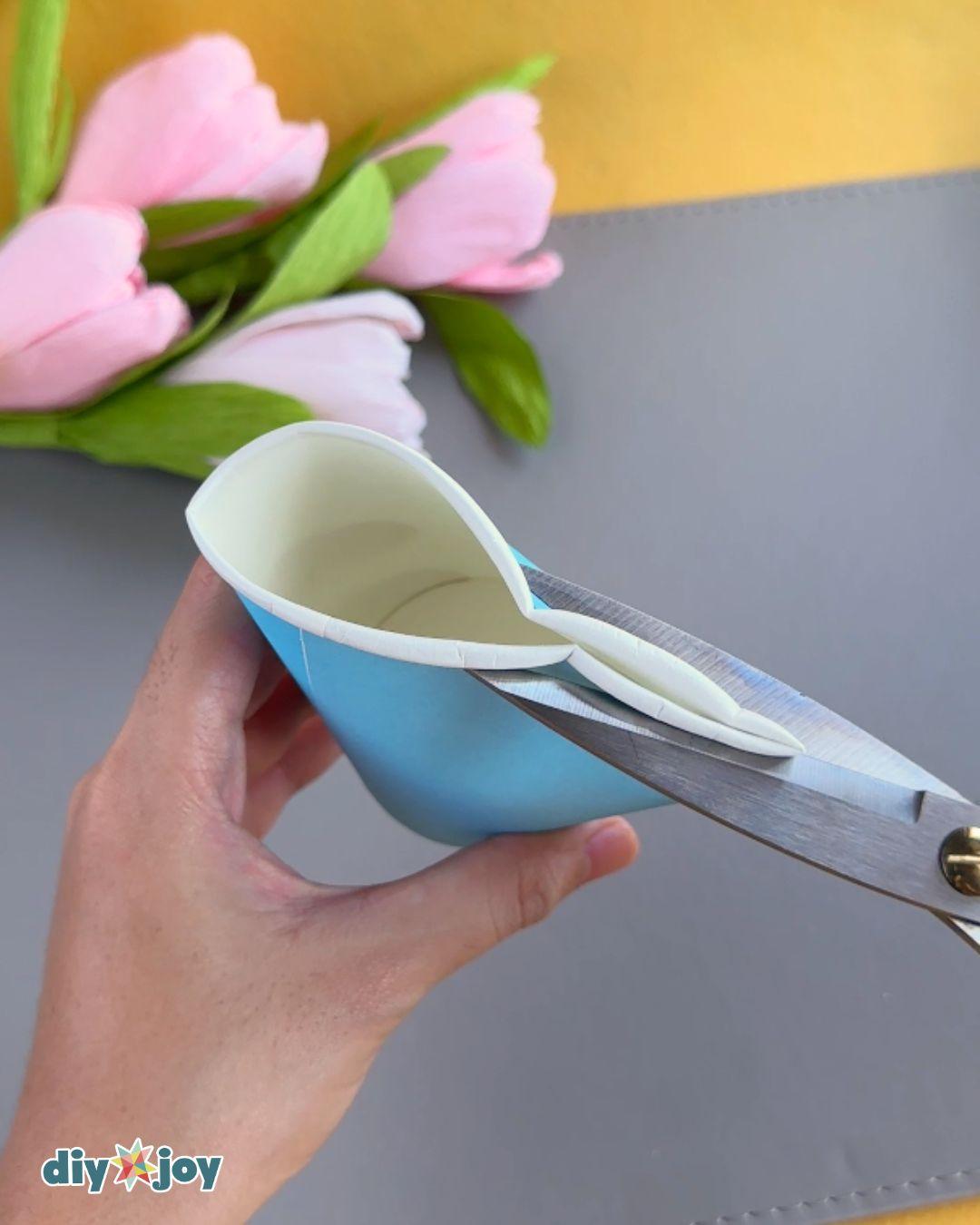 Homemade Fathers Day Paper Cup Shirt Gift — cutting