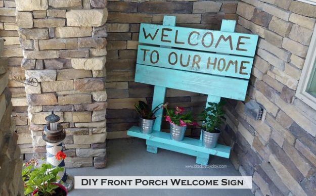 DIY Front Porch Welcome Sign, quick enough to finish before nap time and warmth that a plain corner was missing