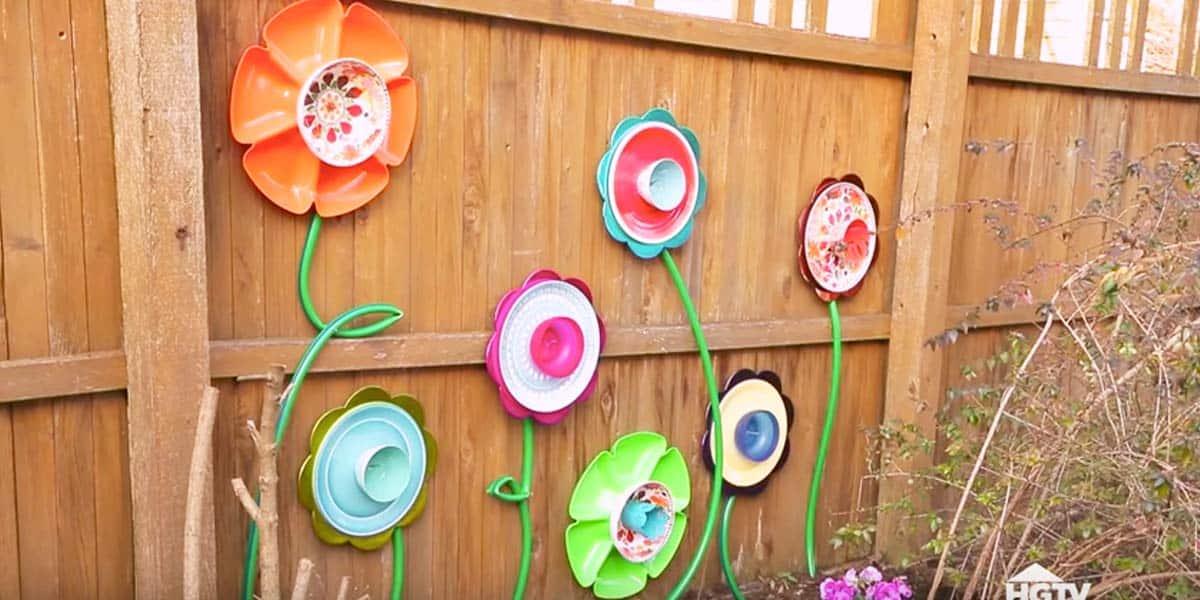 Dollar Store DIY: Plate and Hose Fence Art