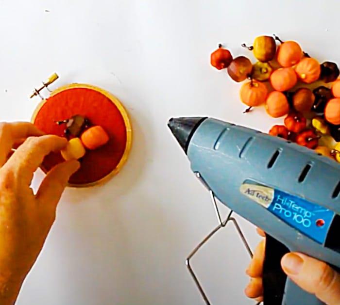 DIY Fall Decor - Autumn Banner Using Embroidery Hoops - Holiday Garland Ideas