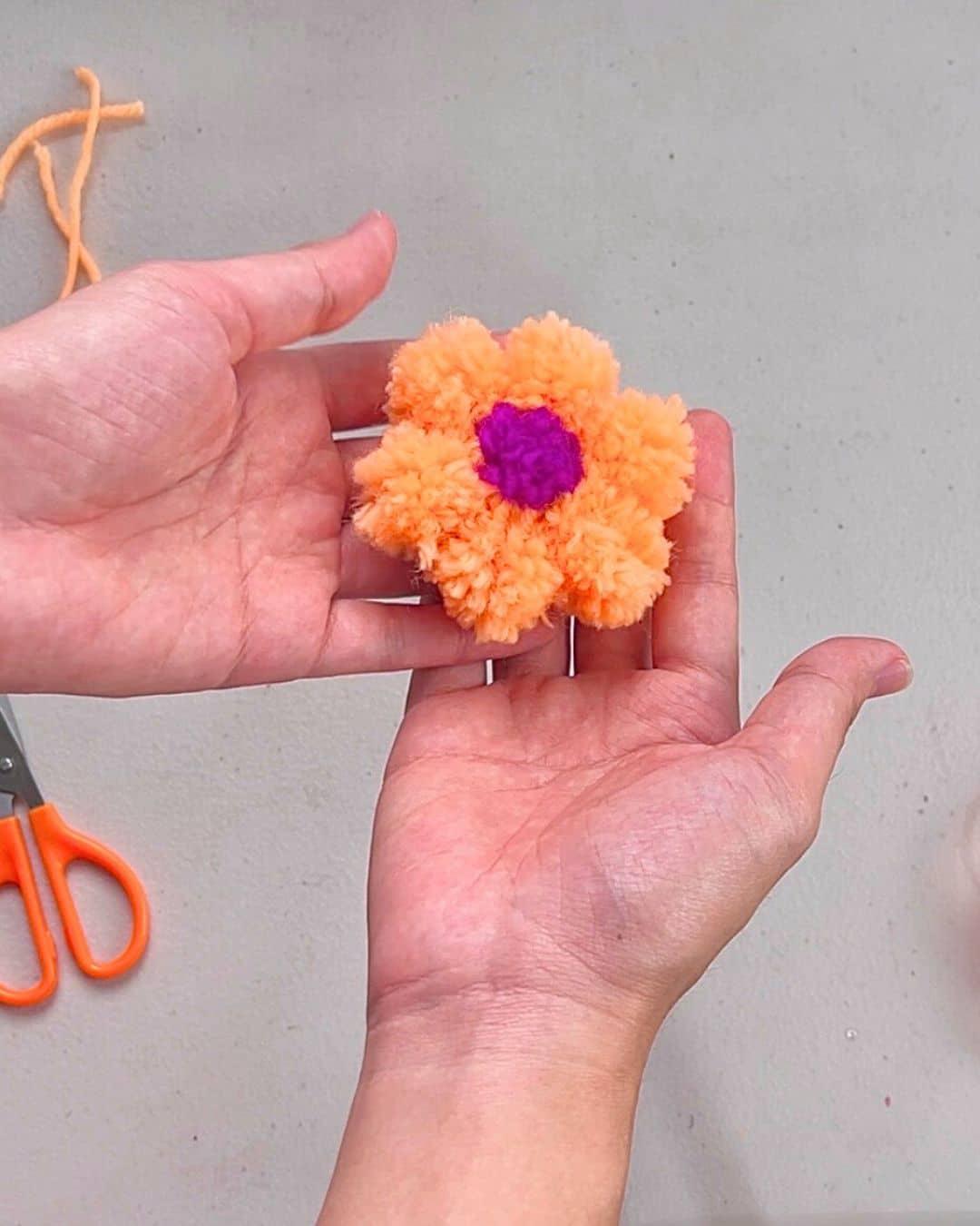 Pom Pom Flowers Fork — handmade flower pom pom project