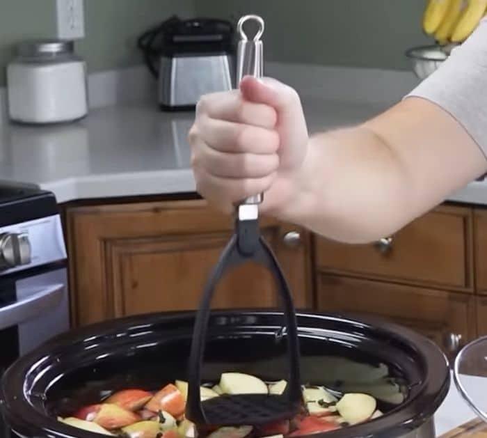 How to Make Apple Cider Using Slow Cooker