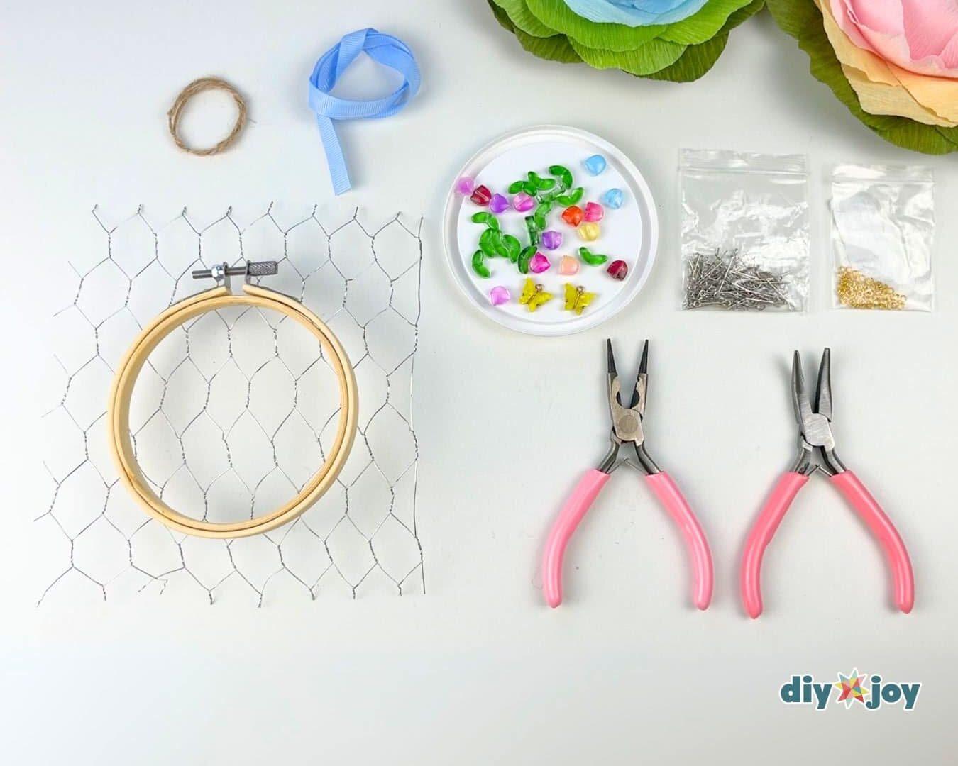 Easy Chicken Wire Suncatcher — adding a bow and jute twine