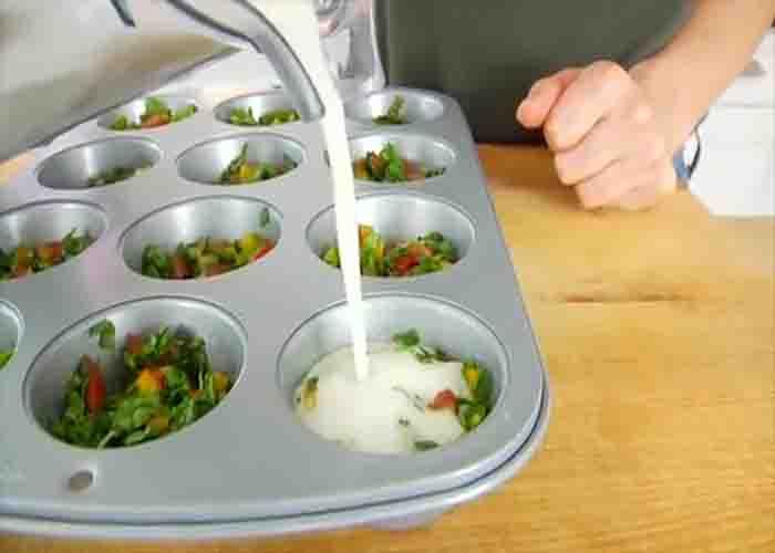 Dividing the egg whites on each muffin cup