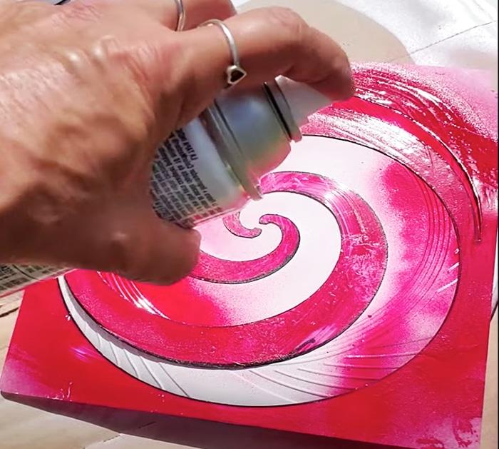 Dollar Tree DIY Frisbee Peppermint Ornament - DIY Ornaments - DIY Frisbees