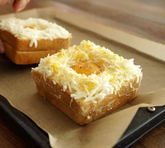 How to Make Breakfast Egg Cheese Toast