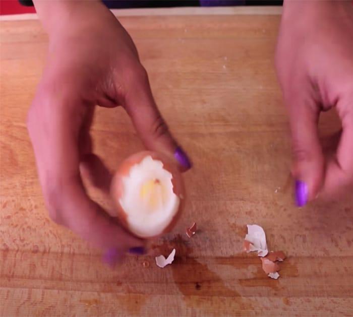 ways to peel an egg fast