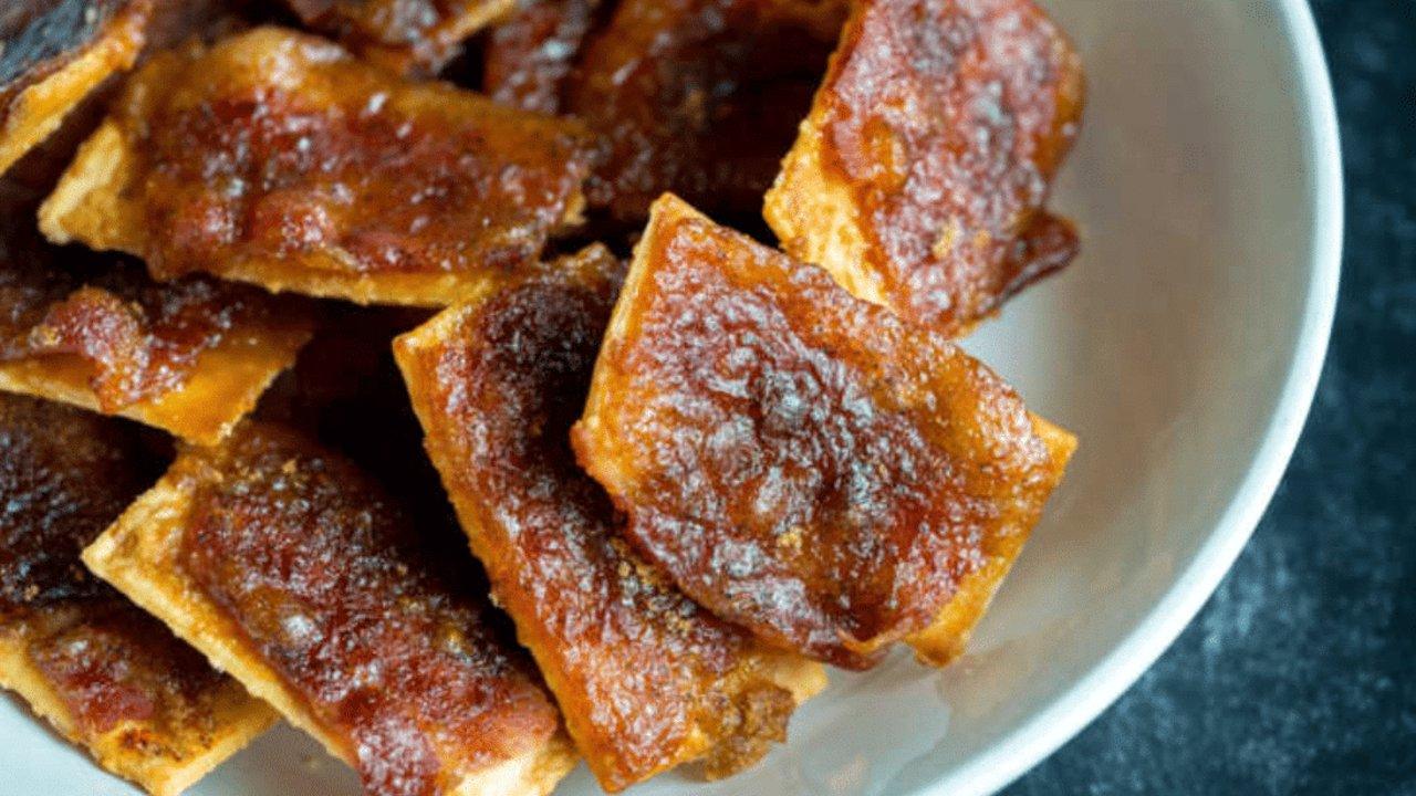 Easy 5-Ingredient Candied Bacon Crackers Recipe