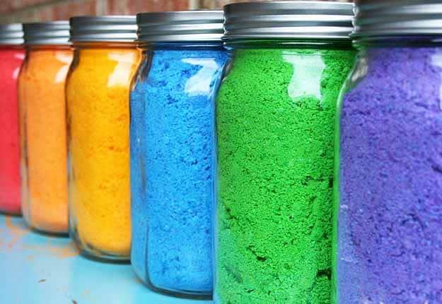 DIY Outdoors Kids Games for a Party - DIY Colored Powders - DIY Projects & Crafts by Sueeye at