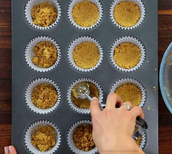 Easy Mini Cheesecakes with Caramel Sauce Recipe