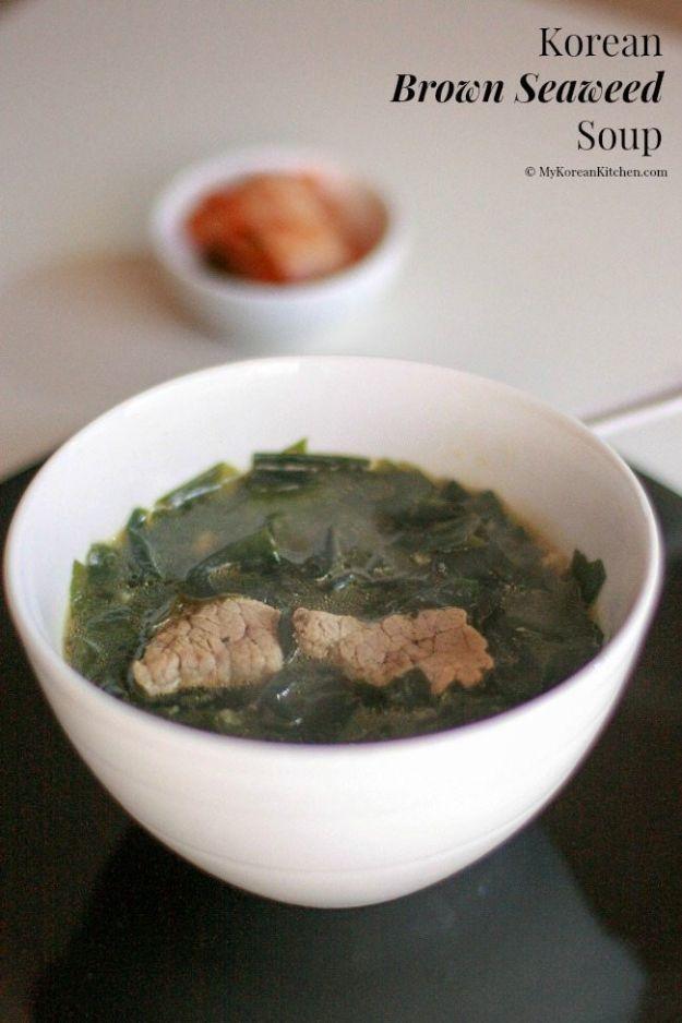 Korean brown seaweed soup graphic with a white bowl of dark seaweed broth and beef and a title overlay