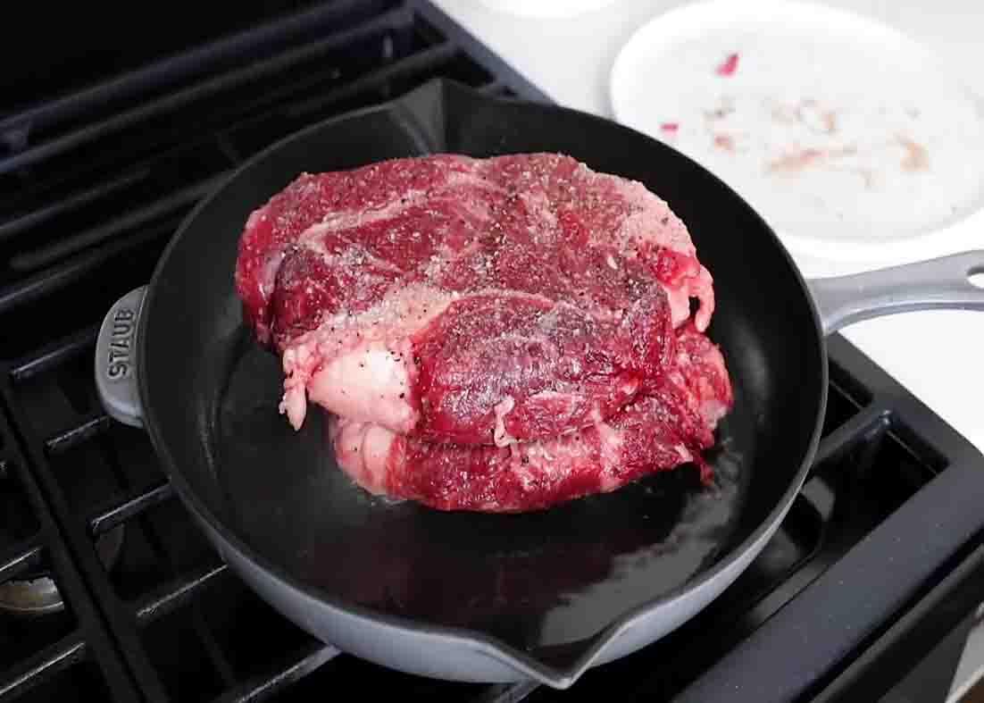 Searing both sides of the chuck beef roast