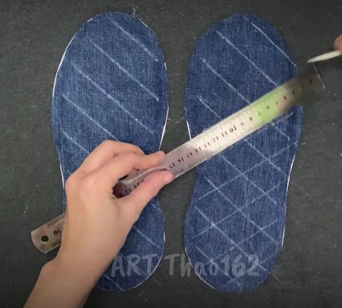 DIY slippers from old denim jeans