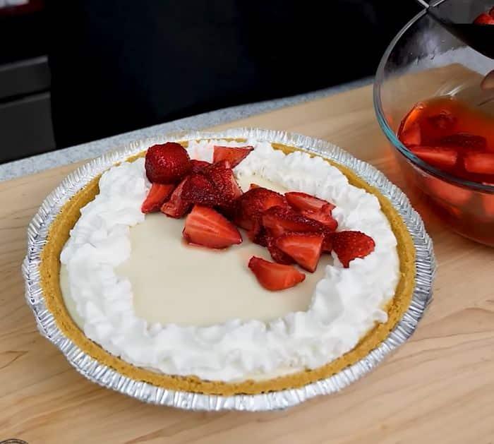 How to Make Strawberry Cream Cheese Pie