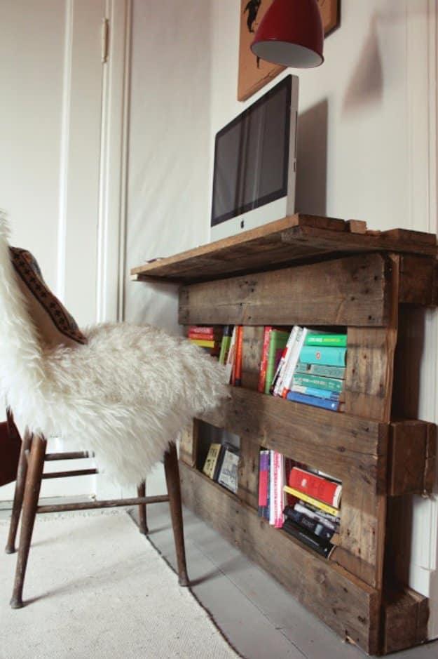 DIY Pallet Furniture Ideas - DIY Pallet Desk - Best Do It Yourself Projects Made With Wooden Pallets - Indoor and Outdoor, Bedroom, Living Room, Patio. Coffee Table, Couch, Dining