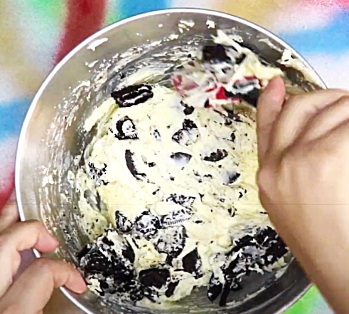 Blend Cream Cheese And Oreos To Make Cheesecake Cookies An Cream Cookies