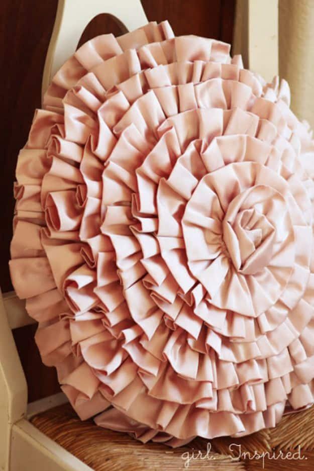 Ruffled Spiral Pillow, quick enough to finish over a weekend and a clever way to reuse scraps you already have