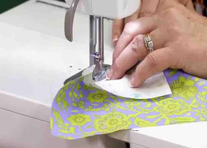 Stitching the courtyard path quilt blocks together