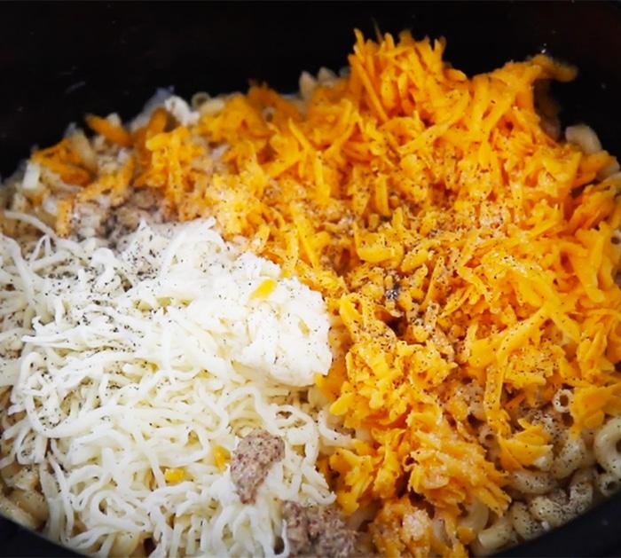 Crockpot Mac and Cheese Recipe - Creamy and Cheesy Pasta Recipes
