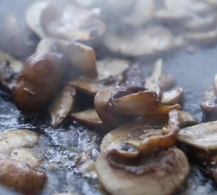 Easy to Make Skillet Chicken & Mushroom Wine Sauce