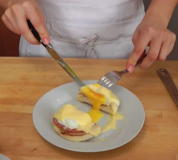 Easy Eggs Benedict with Homemade Sauce Recipe