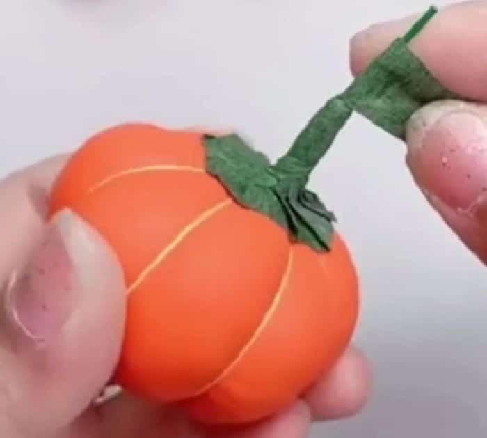 How to Make DIY Balloon Pumpkin