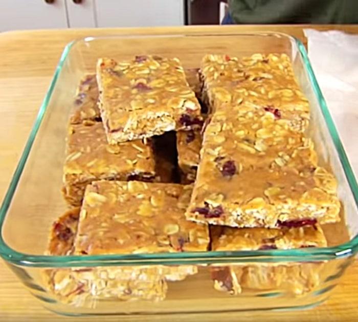 No bake peanut butter, fruit, and oat bars