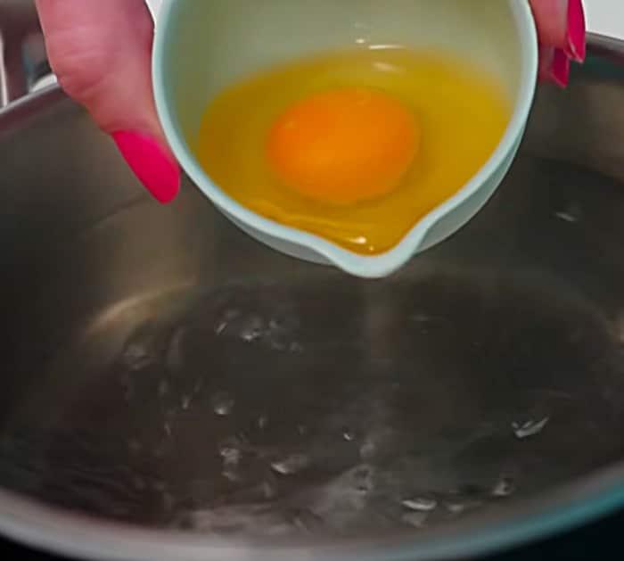 How To Poach An Egg Like 100 Years Ago
